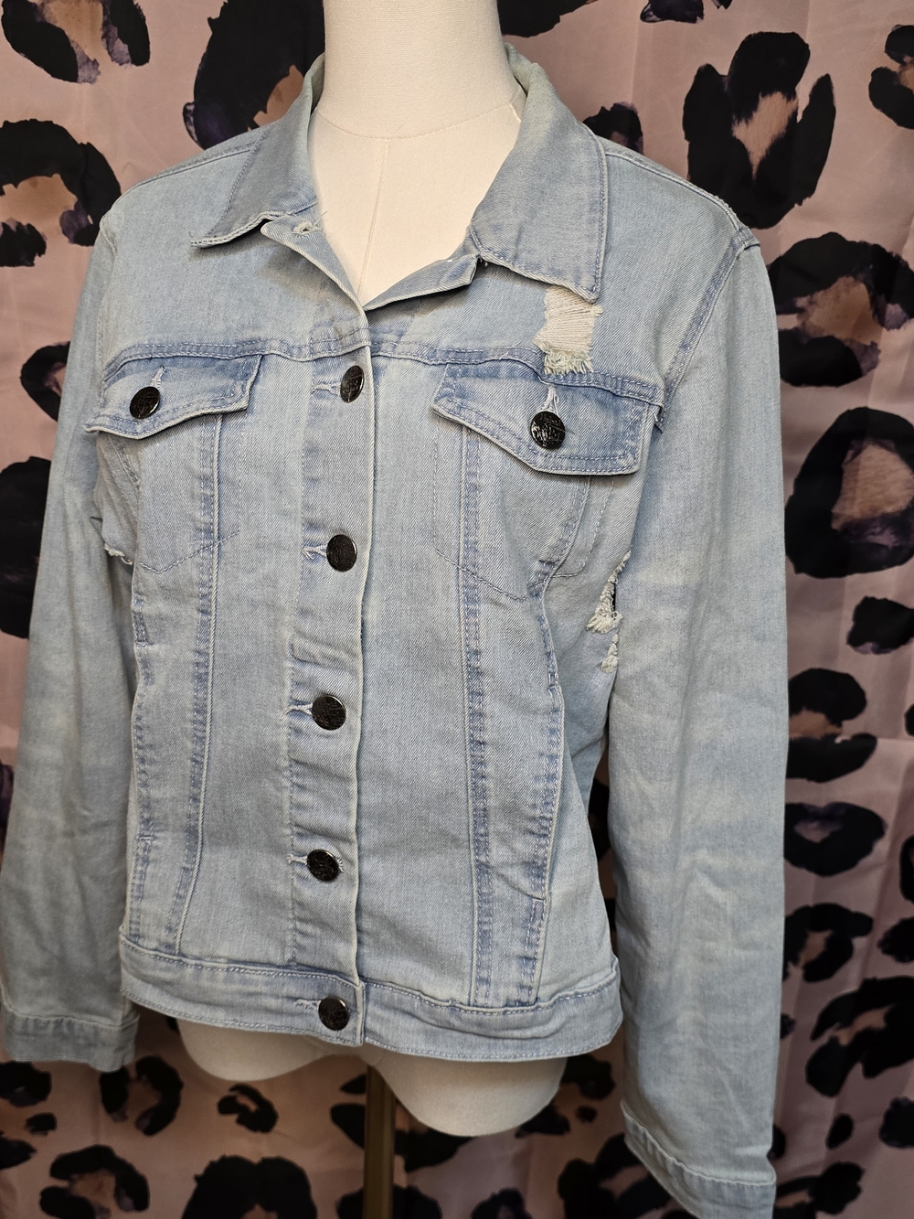 ✨ Hybrid & Company Distressed Denim Jacket ✨ MEDIUM